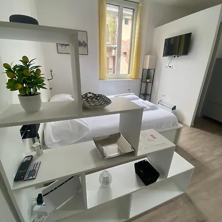Bright 21 Station Apartment *